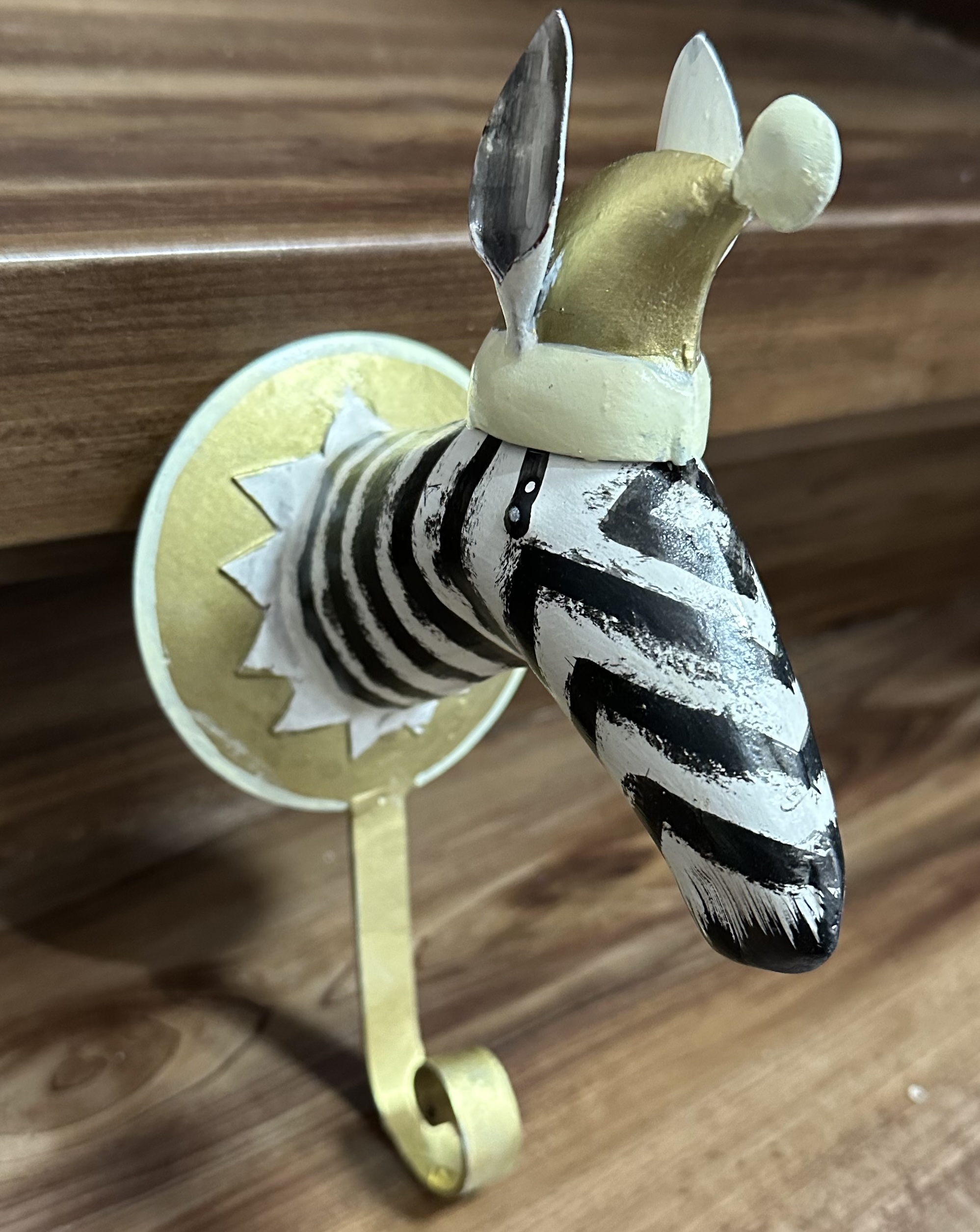 Pape Kunstgewerbe Wandhaken Weihnachtsedition - Zebra mit Weihnachtsmütze