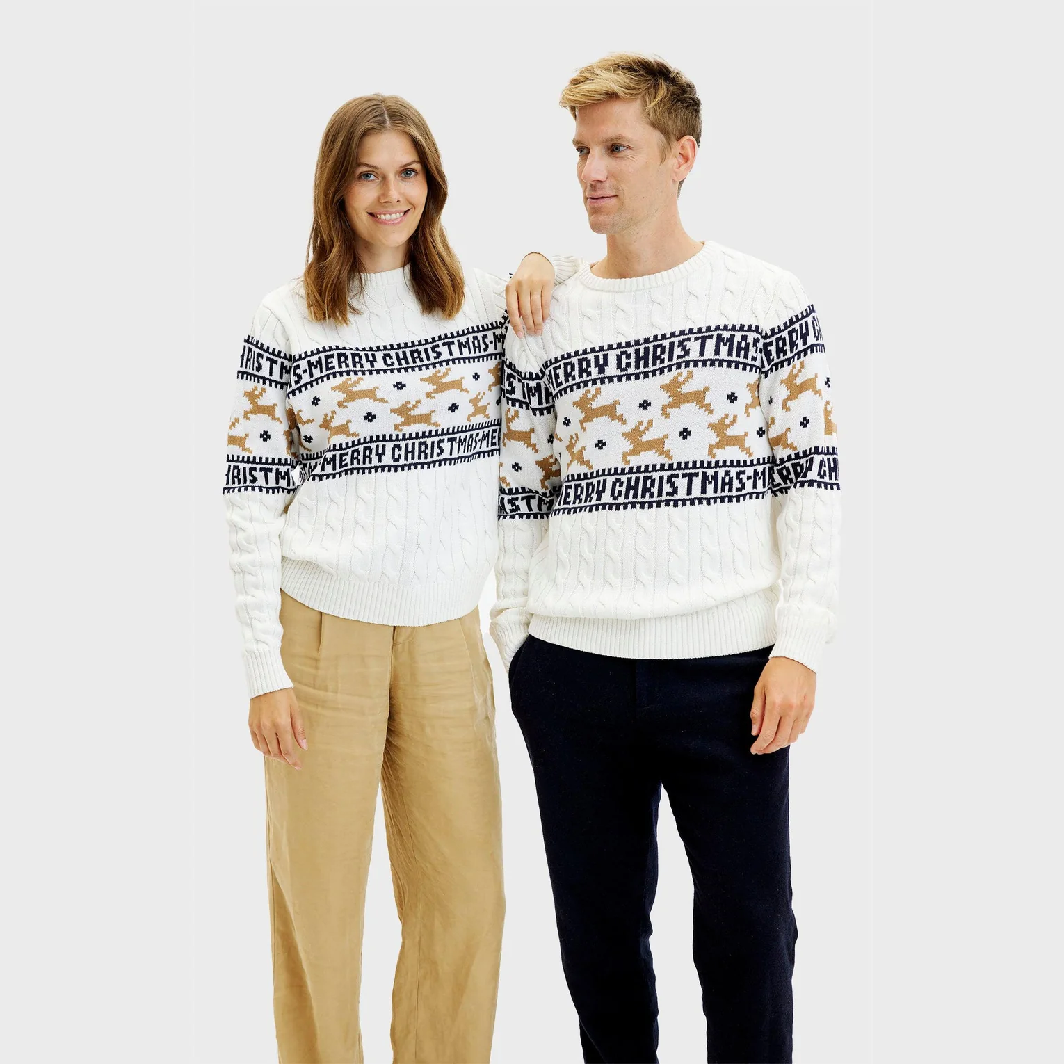 Christmas Sweater Elegant in Creme mit Zopfmuster & Rentier - Bio Baumwolle Christmas Sweater Elegant in Creme mit Zopfmuster & Rentier - Bio Baumwolle