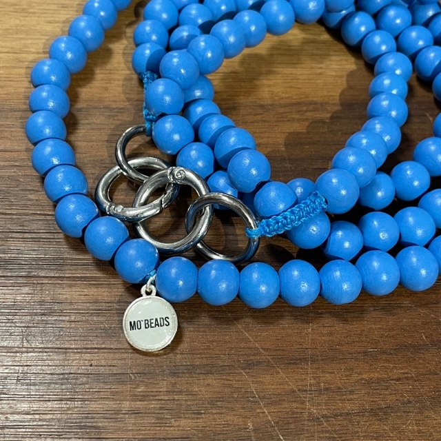 IMG_6914 Mo Beads Holzperlen Handykette in Himmelblau