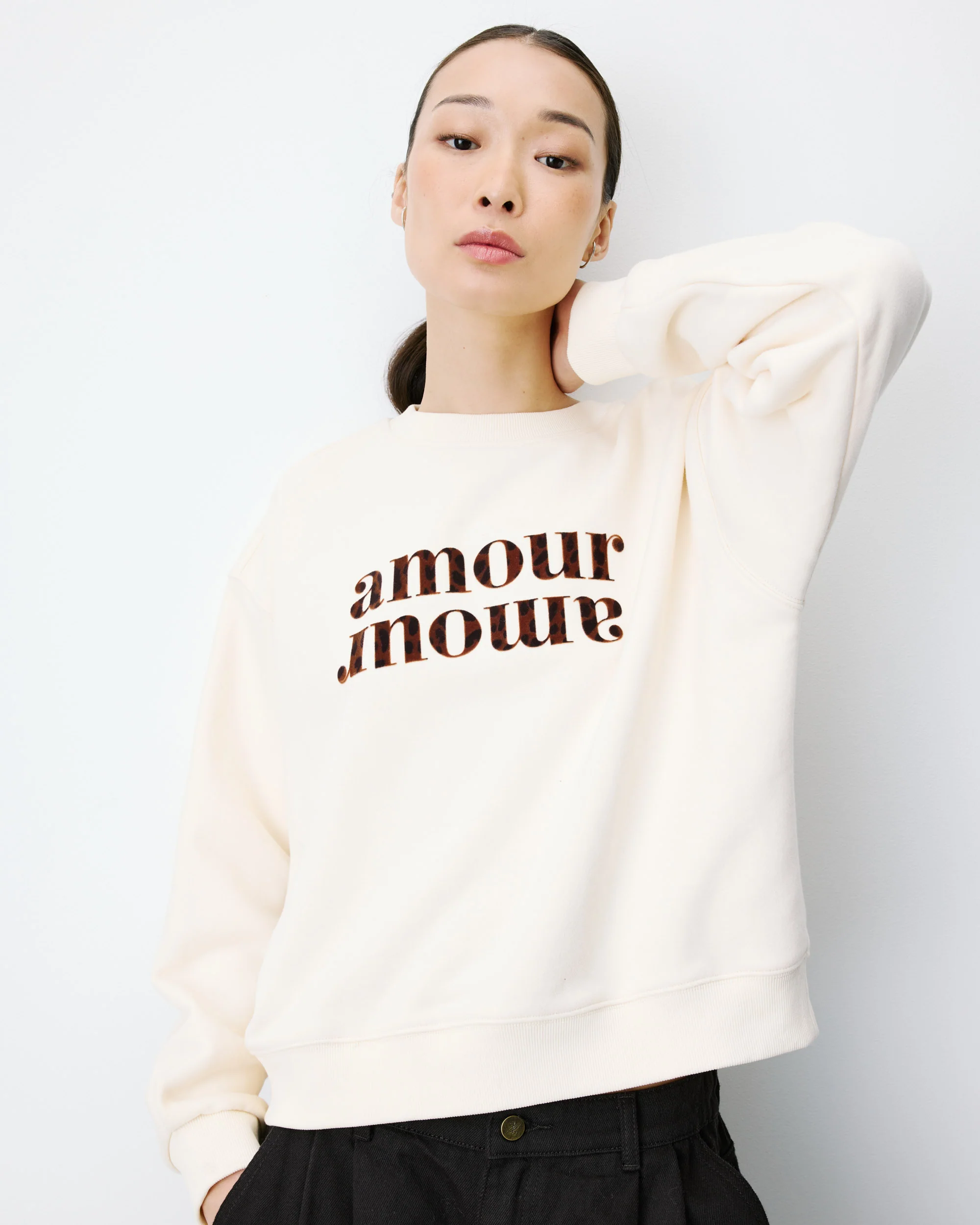 Grace & Mila Amery Sweatshirt in Ecru Creme mit Leo Muster - AMOUR