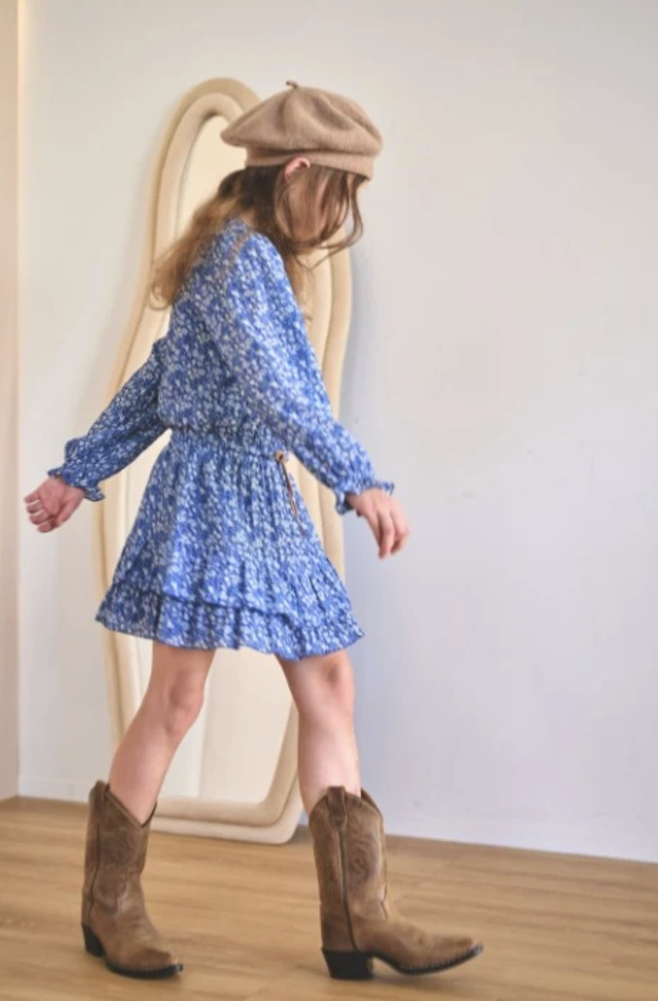 NONO Miggy Kleid Japanisches Blumenmuster AOP - Intensives Blau