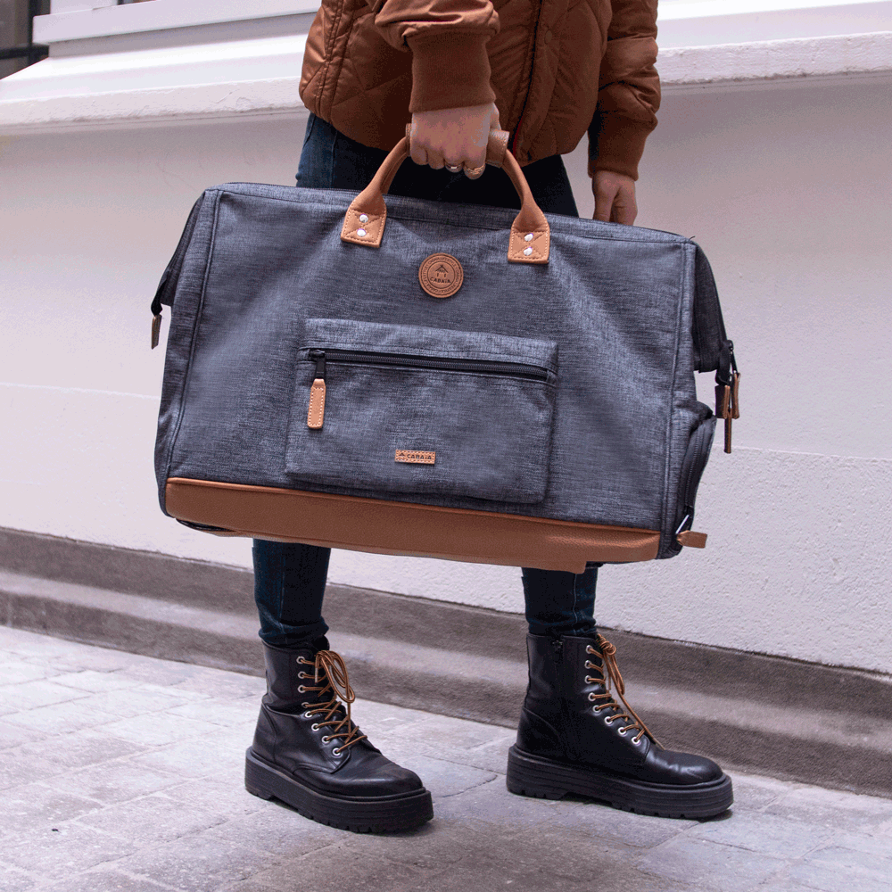 TM80S-DUFFLEBAG-LONDRES-FACE-PORTE-BD Cabaia Reisetasche Duffle Bag - LONDRES in schwarz marmoriert