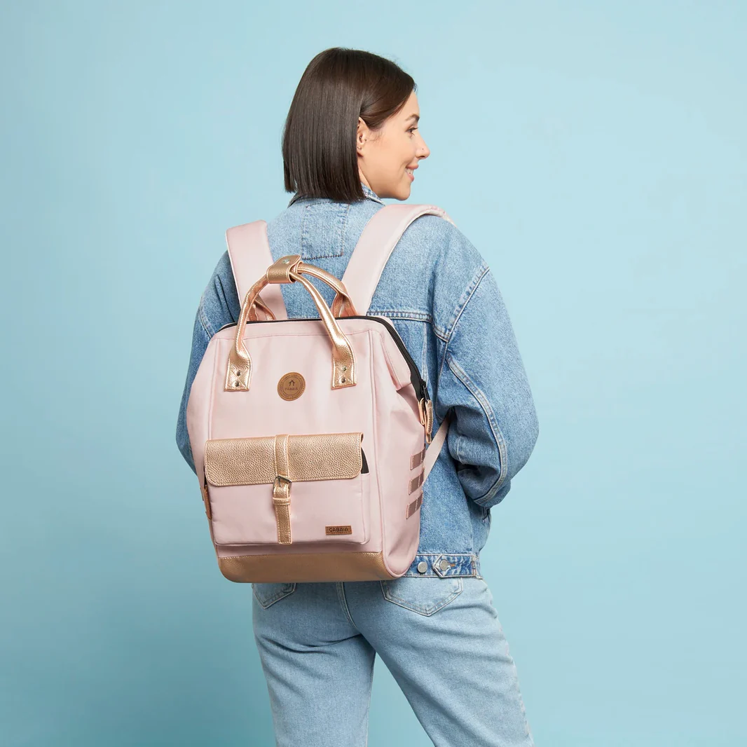 Cabaia Rucksack QUERETARO Small mit Laptop-Fach - Zartrosa & Gold Metallic Cabaia Rucksack QUERETARO Small mit Laptop-Fach - Zartrosa & Gold Metallic
