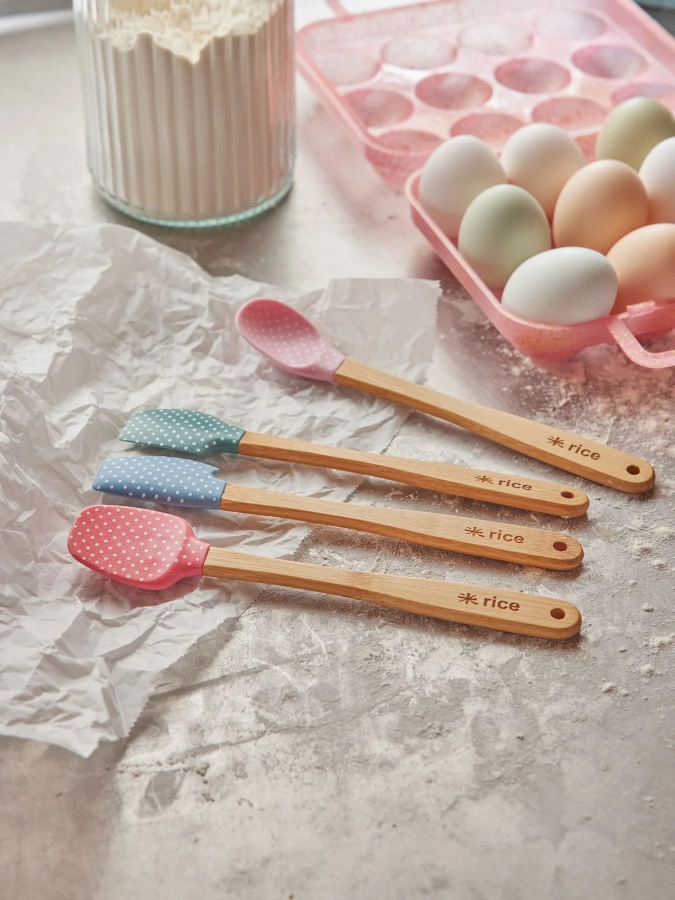 RICE Kleine Silikon Schaber Set - 4 Stück - Pastell-Farben Gepunktet 