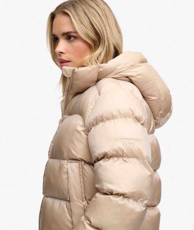 Superdry Damen Glänzende Winter Steppjacke mit Kapuze – Schmale Passform in Mushroom Beige