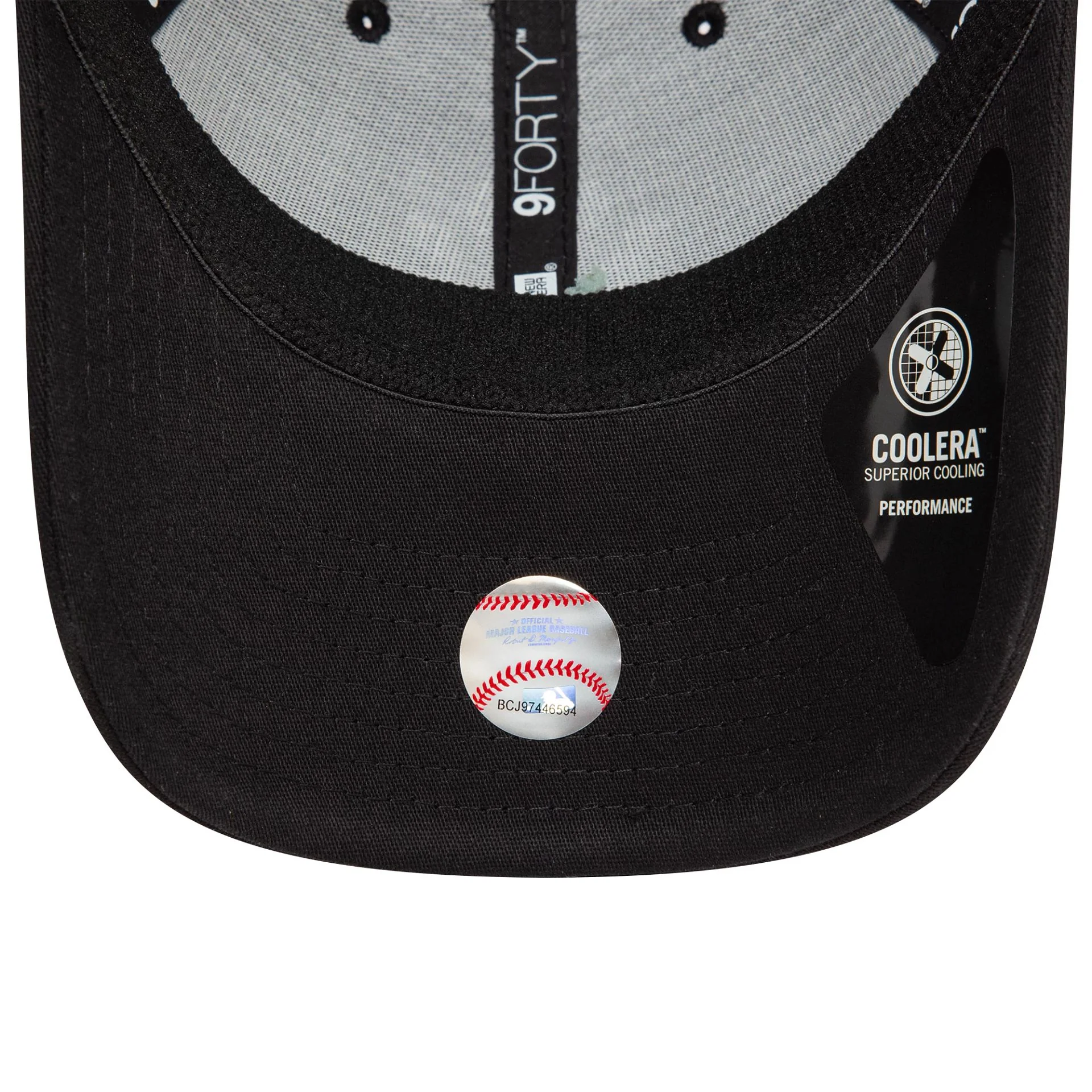 New Era New York Yankees MLB 9FORTY Stretch Snap Cap in Schwarz New Era New York Yankees MLB 9FORTY Stretch Snap Cap in Schwarz