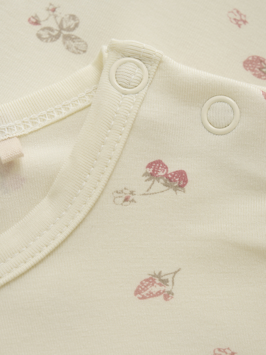 Minymo Kurzarm Viskose Bambus Body in Creme mit Erdbeeren Allover