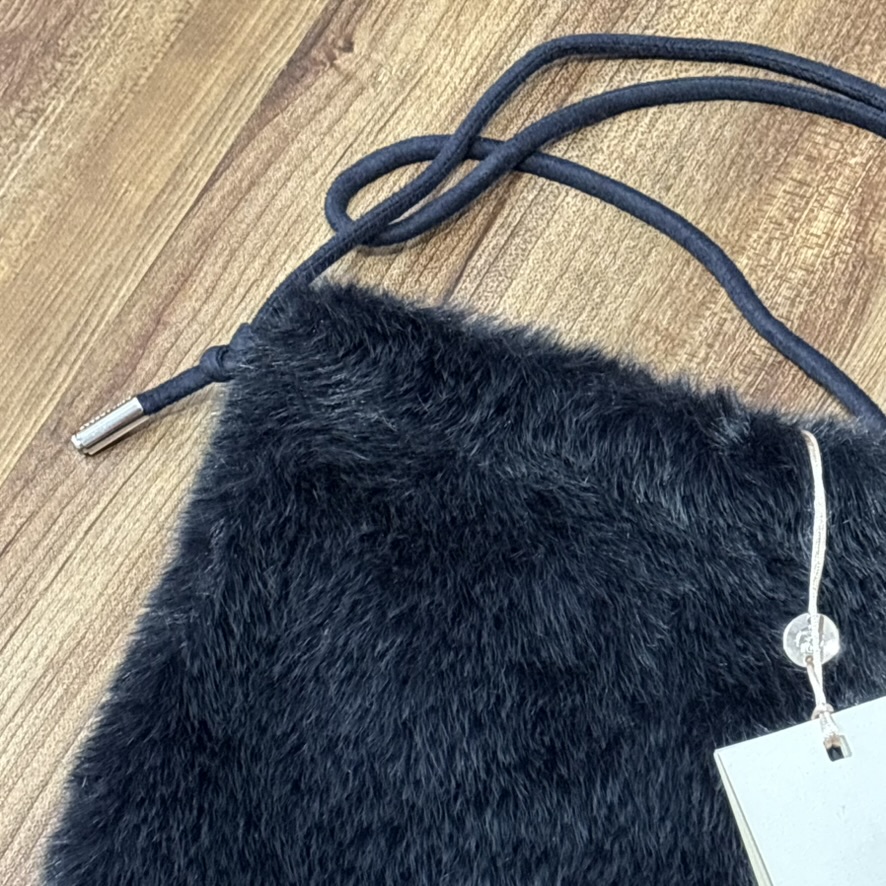 Rino & Pelle Blees Crossbody Tasche mit Faux Fell - Felltasche Dark Navy Blau