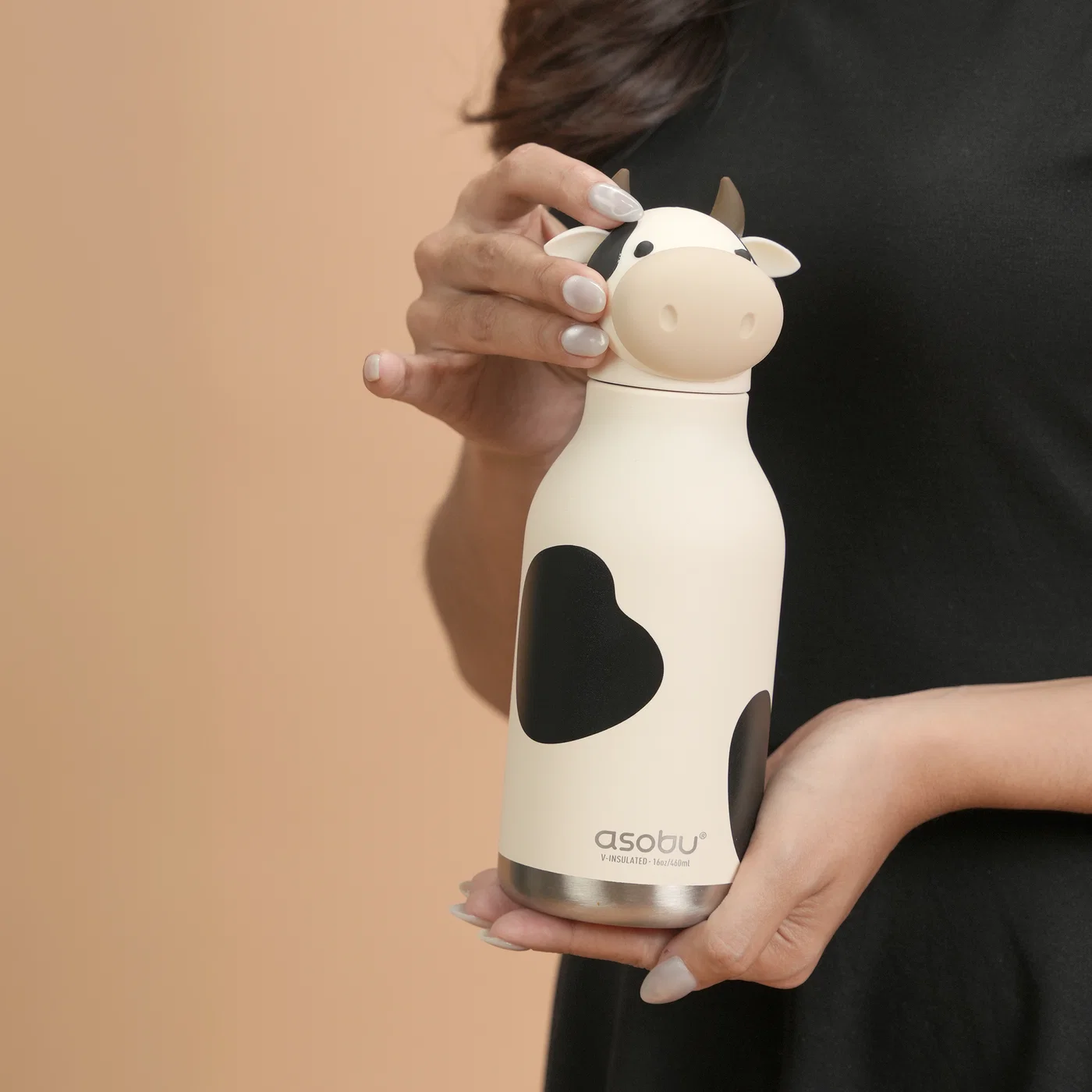 Asobu Bestie Trinkflasche - Weiß/Schwarze Willow the Cow - Kuh Asobu Bestie Trinkflasche - Weiß/Schwarze Willow the Cow - Kuh