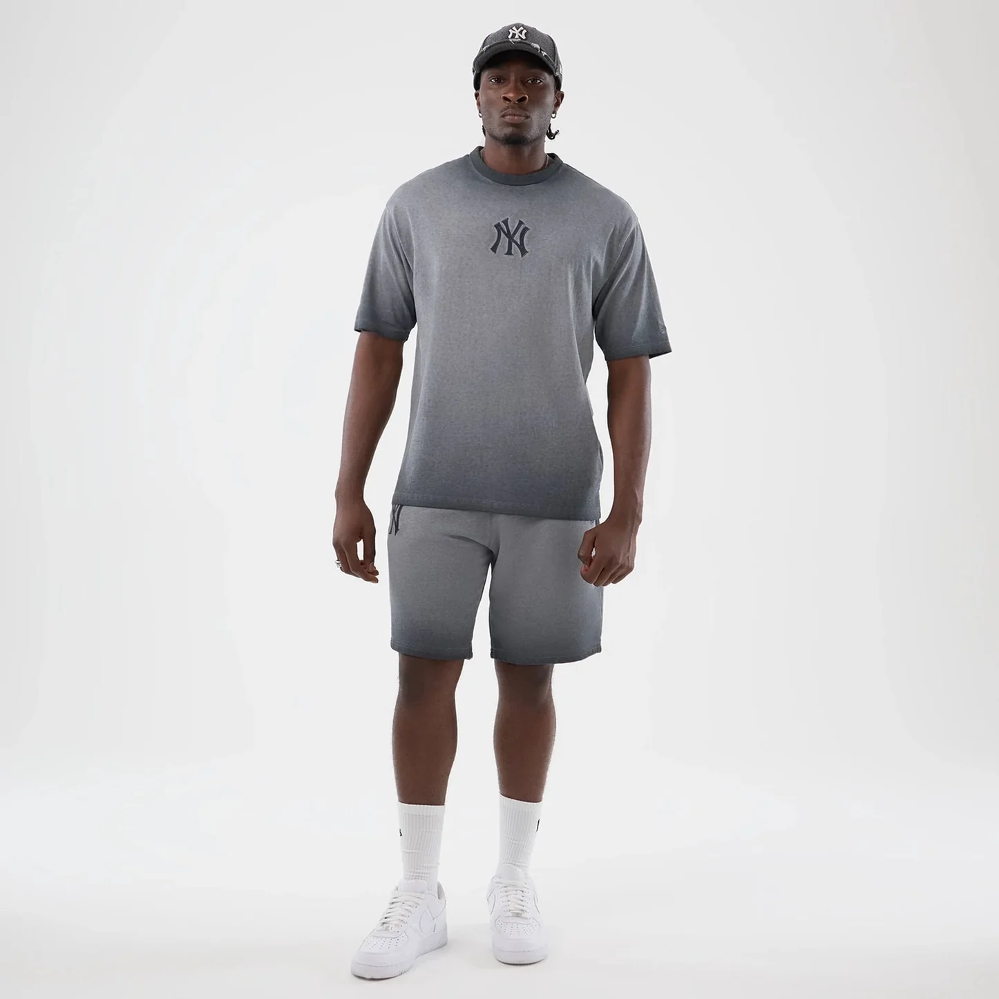 New Era T-Shirt Washed Black New York Yankees MLB Logo T-Shirt New Era T-Shirt Washed Black New York Yankees MLB Logo T-Shirt