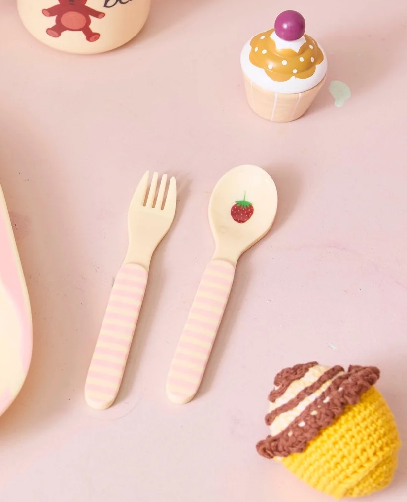 RICE Kinderbesteck Pink ABC Print – Melaminlöffel und Gabel RICE Kinderbesteck Pink ABC Print – Melaminlöffel und Gabel