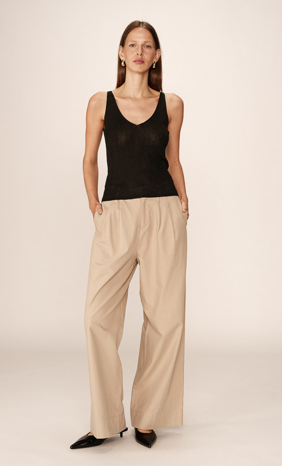 Grace & Mila Paillette V-Ausschnitt Slinky Strick Top in Schwarz mit Feinen Glitzer - SALE Grace & Mila Paillette V-Ausschnitt Slinky Strick Top in Schwarz mit Feinen Glitzer - SALE