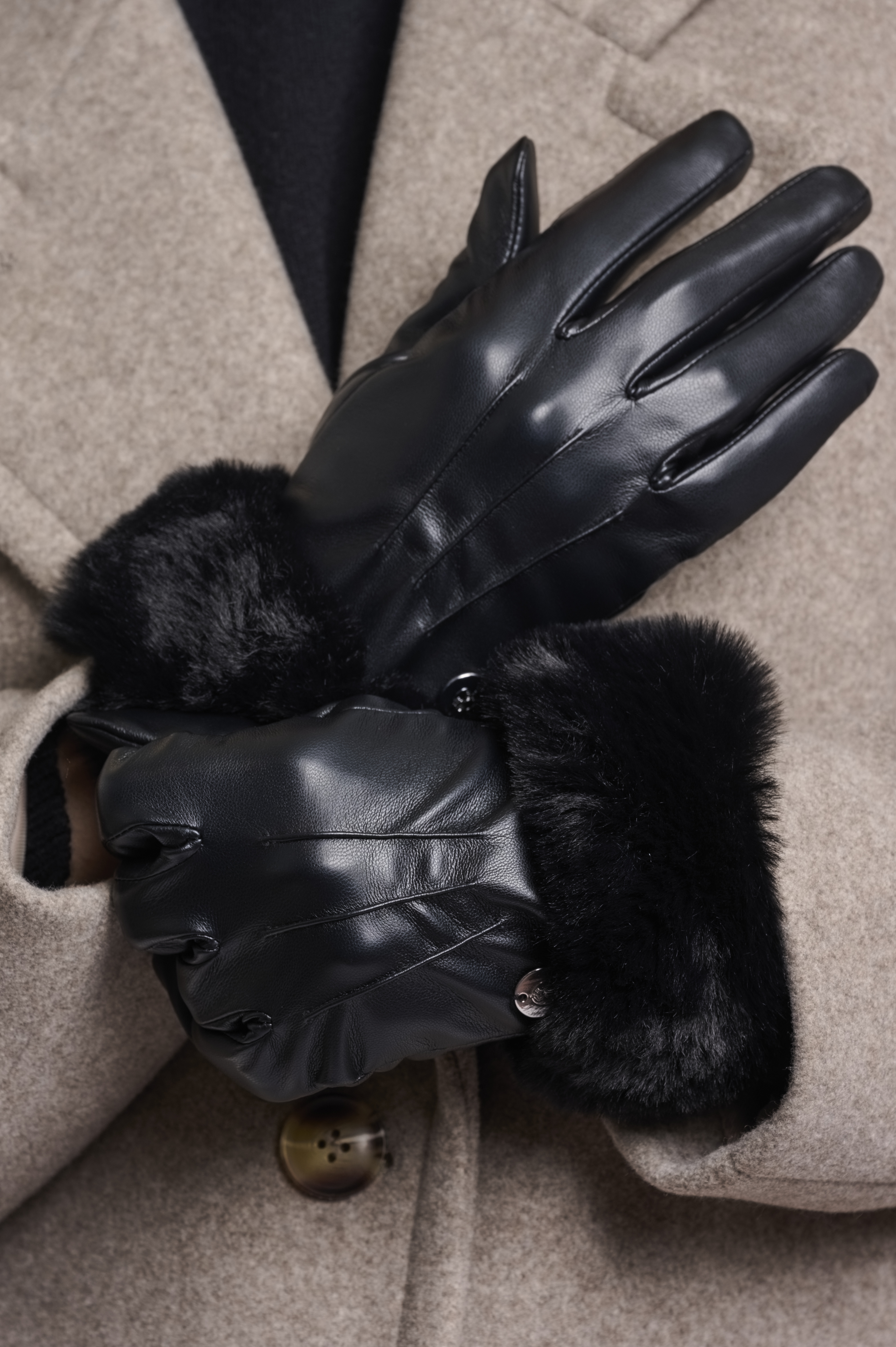Rino & Pelle Arca Handschuhe in Schwarz mit Faux Fell Rino & Pelle Arca Handschuhe in Schwarz mit Faux Fell