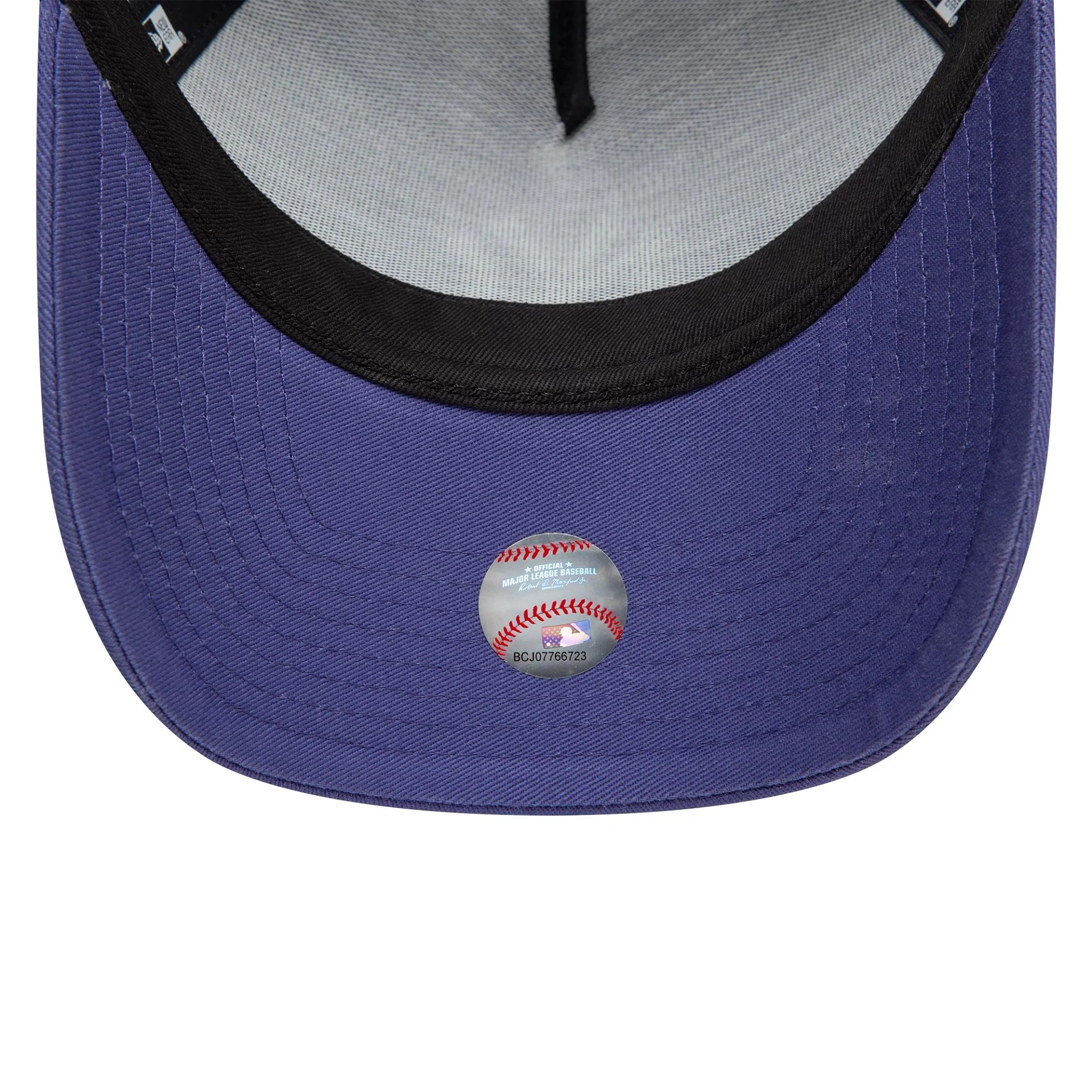 New Era New York Yankees League Essential 9FORTY A-Frame Trucker Cap in Deep Blau Lila New Era New York Yankees League Essential 9FORTY A-Frame Trucker Cap in Deep Blau Lila