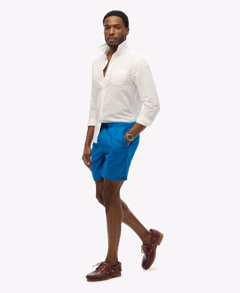 Superdry Herren Premium EMB 17 Badeshorts mit Stickerei in Twilight Blue - Blau