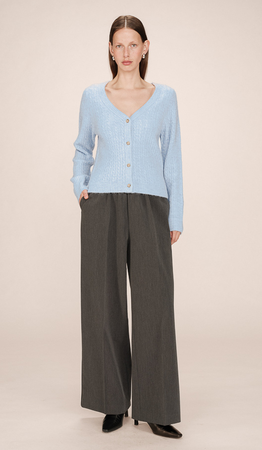Grace & Mila Samso Strickjacke mit Zopfmuster in Hellblau Melange Grace & Mila Samso Strickjacke mit Zopfmuster in Hellblau Melange