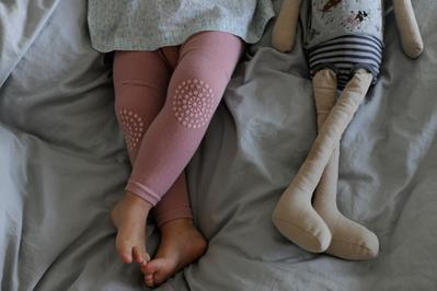 GoBabyGo Grip Krabbel-Leggings in Rosa