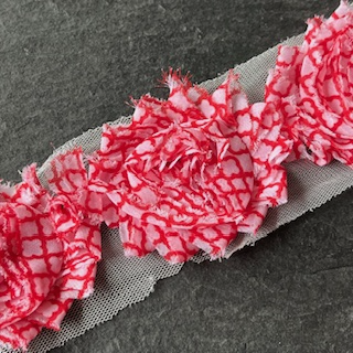 Wowzers Shabby Chic Stoffblume Blüte am Band - Lattice Rot - 3 Blumen 
