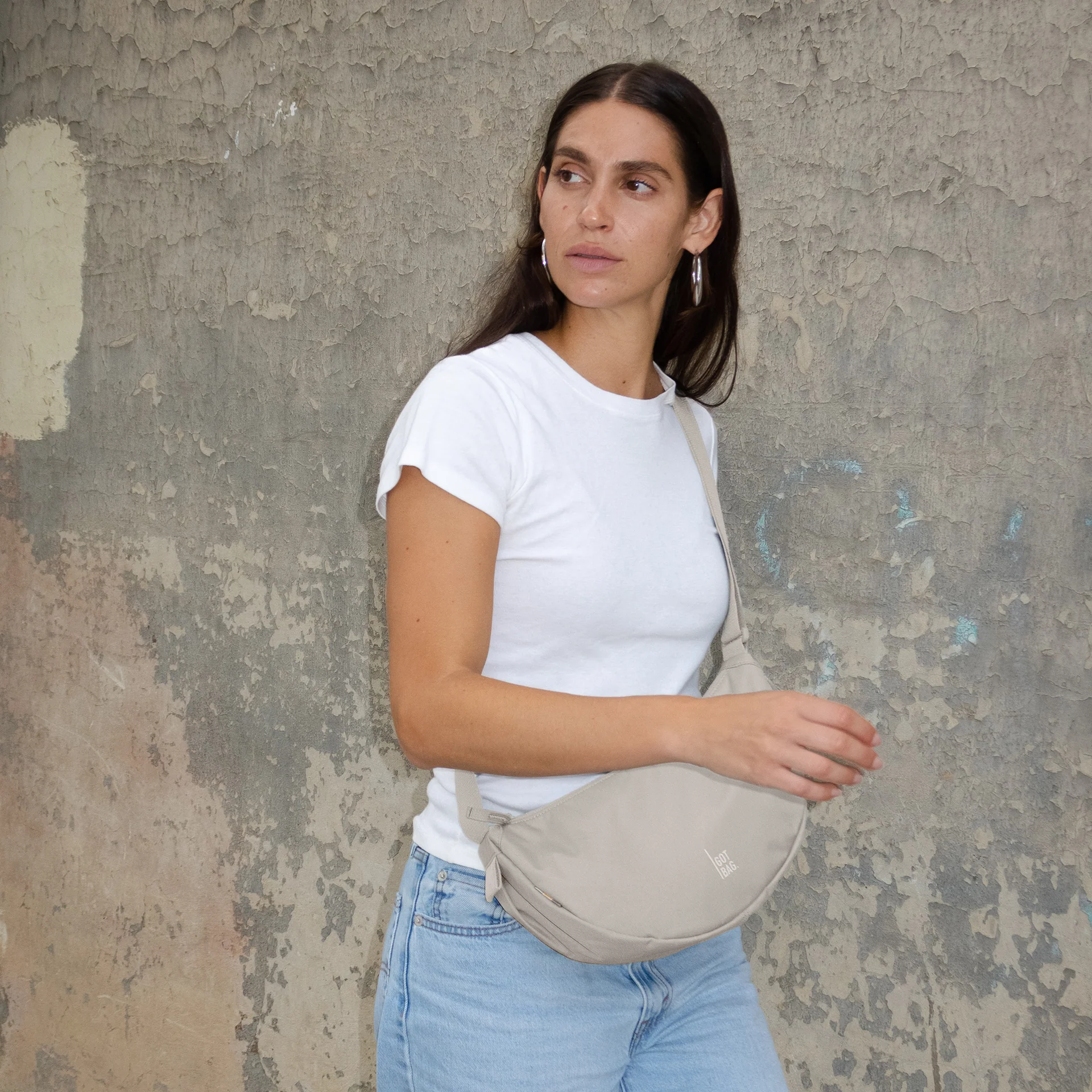 GOT BAG MOON BAG SMALL CLAM - Small Crossbody in Helles Warmes Grau