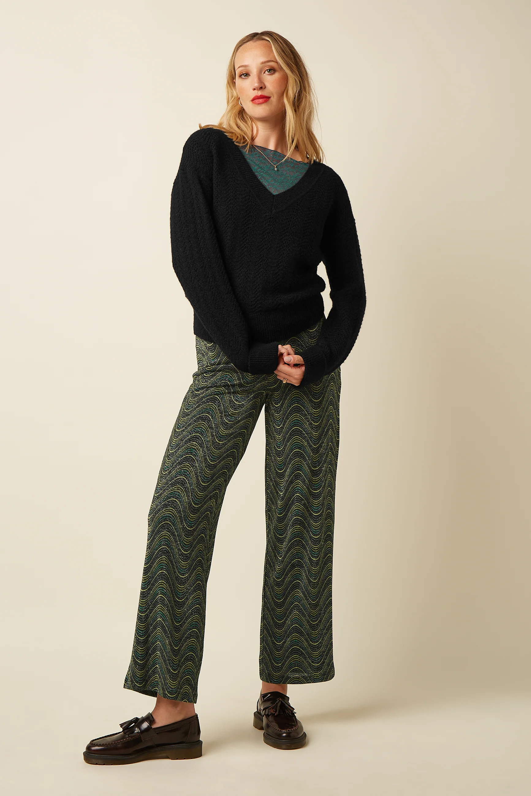 King Louie Border Pants Jefferson – Damen Hose mit geometrischem Muster und Metallic-Effekt King Louie Border Pants Jefferson – Damen Hose mit geometrischem Muster und Metallic-Effekt