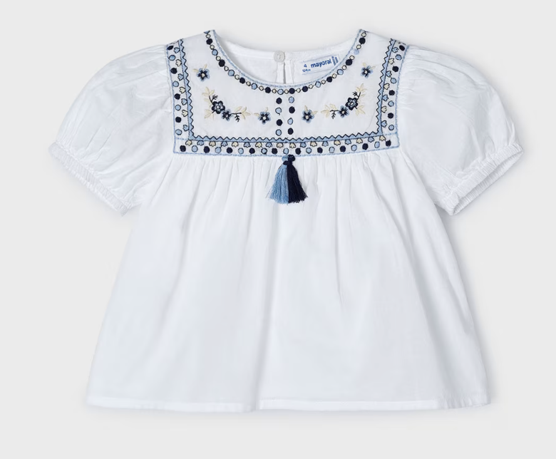 Mayoral Blusenshirt in weiß bestickt