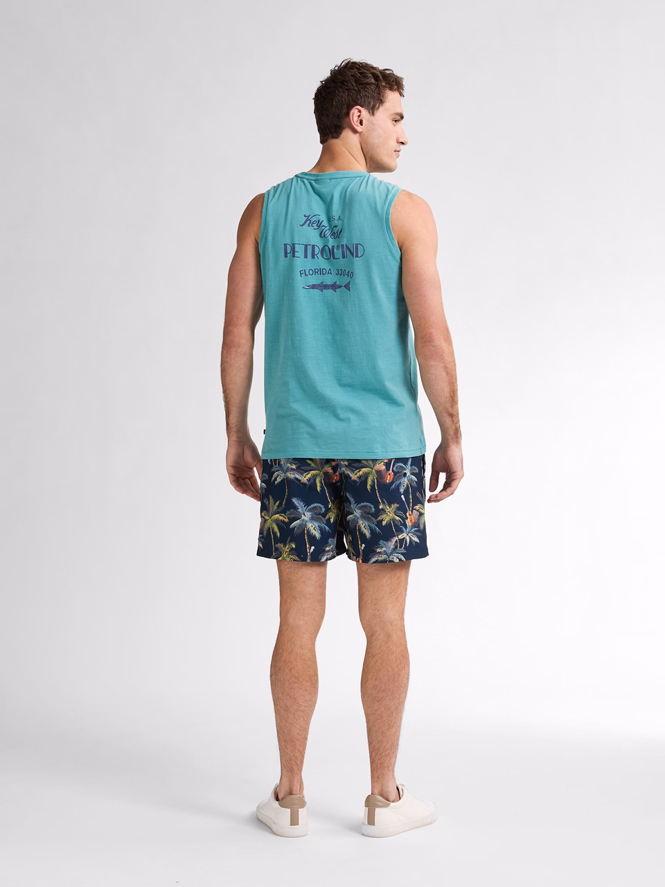 Petrol Industries Herren Badehose Swimshort mit Hawaii Muster Petrol Industries Herren Badehose Swimshort mit Hawaii Muster