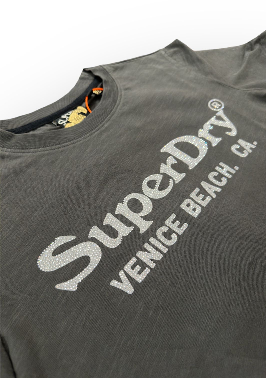 58ecb564-f283-4c6a-90f8-865ccd26d502 Superdry Damen T-Shirt in Vintage Black Slub mit Schriftzug in Strass