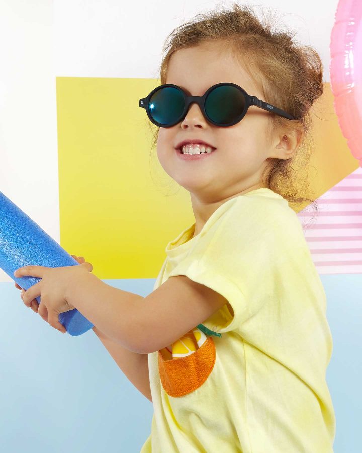 CrazygzagSUN_RoZZ_Black_header-720x900 KiETLA Kinder-Sonnenbrille RoZZ (UV-Schutz 3) mit schwarzem Rahmen