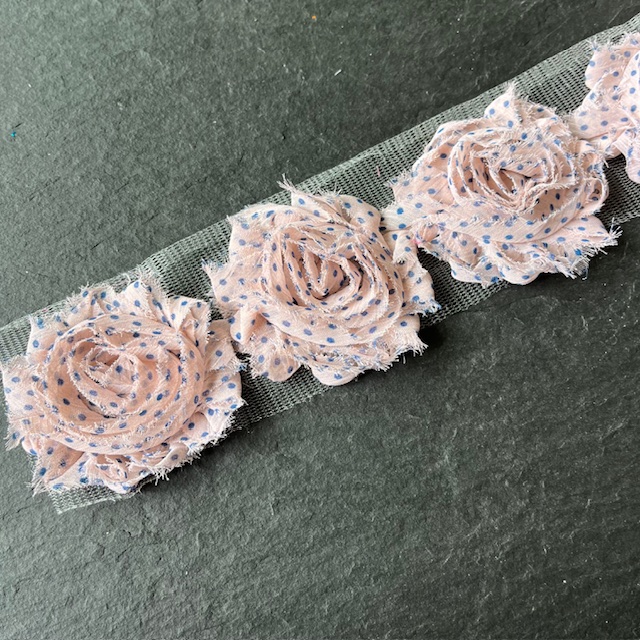Wowzers Shabby Chic Stoffblume Blüte am Band - Altrosa Gepunktet Blau- 3 Blumen 