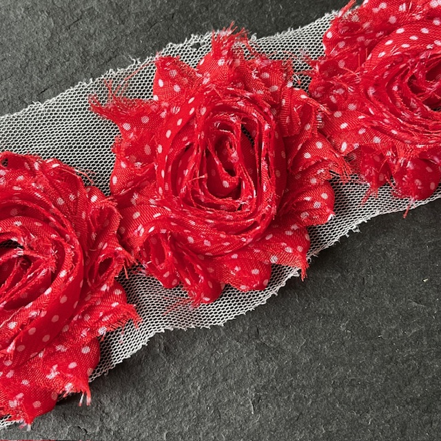 Wowzers Shabby Chic Stoffblume Blüte am Band - Rot Candy Dots - 3 Blumen Wowzers Shabby Chic Stoffblume Blüte am Band - Rot Candy Dots - 3 Blumen