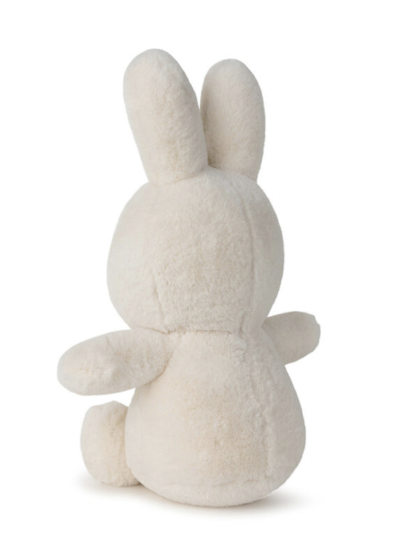 Bildschirm-foto-2023-11-22-um-11-32-54 Bon Bon Toys Cozy Miffy sitzend in Creme - in Geschenkbox