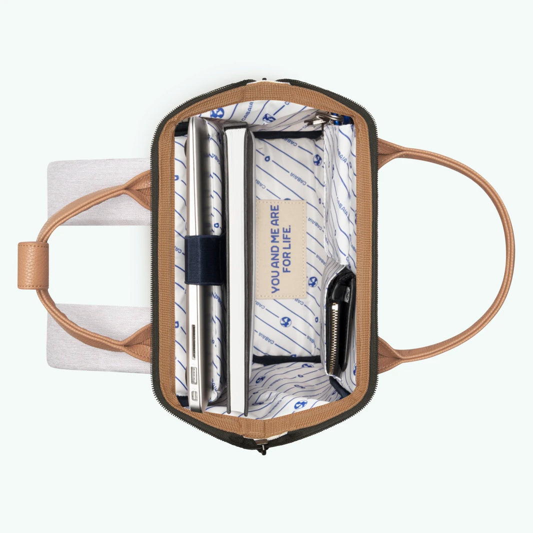 TDM_S24_ADVENTURER_SMALL_AREQUIPA_3701328390930_08_1066x-webp Cabaia Rucksack AREQUIPA Small mit Laptop-Fach - Beige
