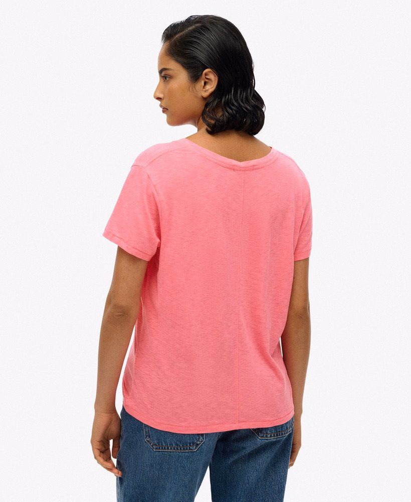 Superdry Damen T-Shirt mit V-Ausschnitt und Stickerei in Azaela Pink Superdry Damen T-Shirt mit V-Ausschnitt und Stickerei in Azaela Pink