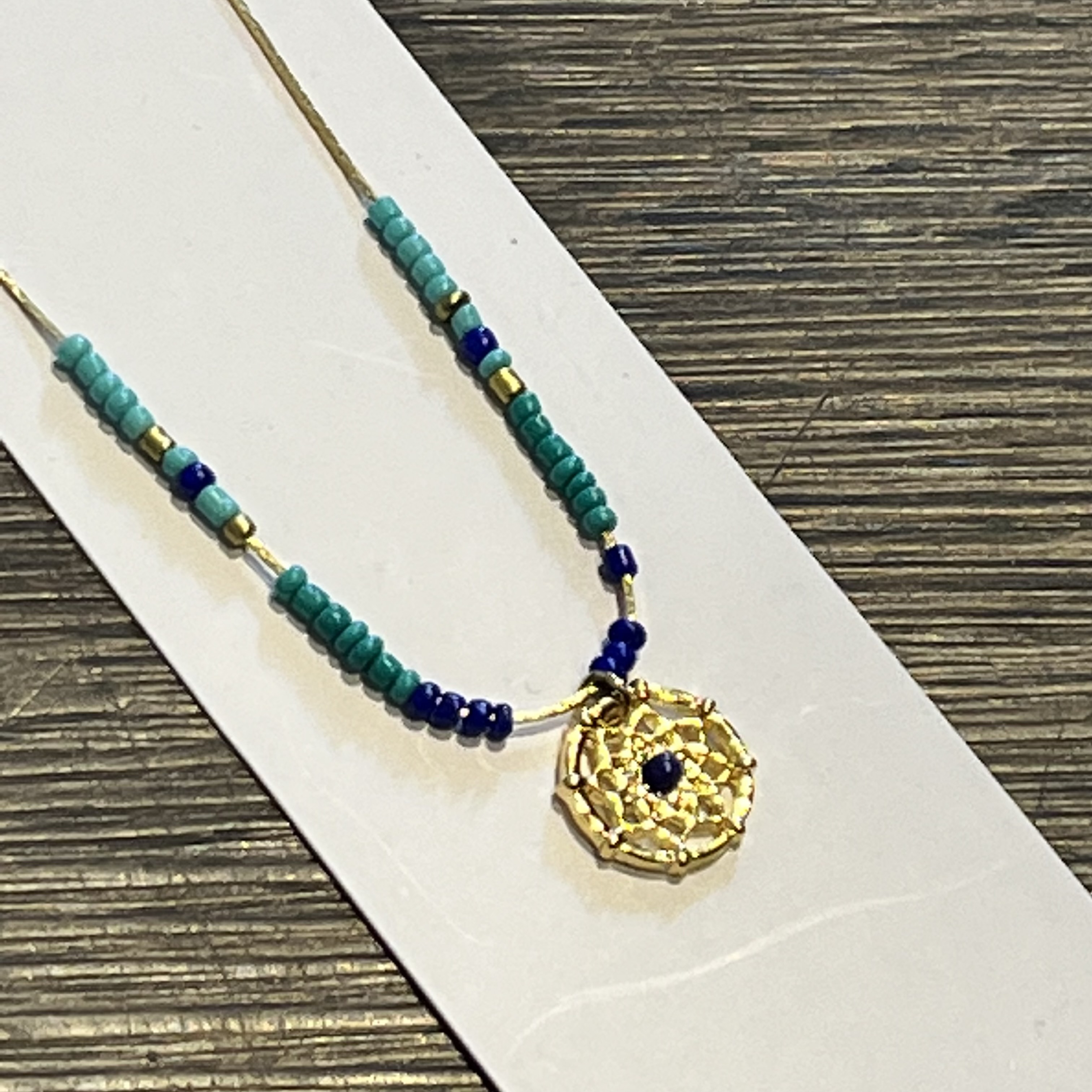 Lumisha Xana Kette mit Medaille - Türkis & Blau