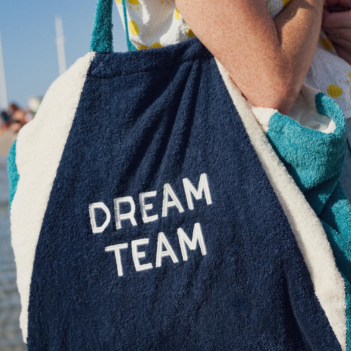 Chamaye Grand Cabas Frottee Beach Bag Strandtasche in Blau - Dream Team Chamaye Grand Cabas Frottee Beach Bag Strandtasche in Blau - Dream Team
