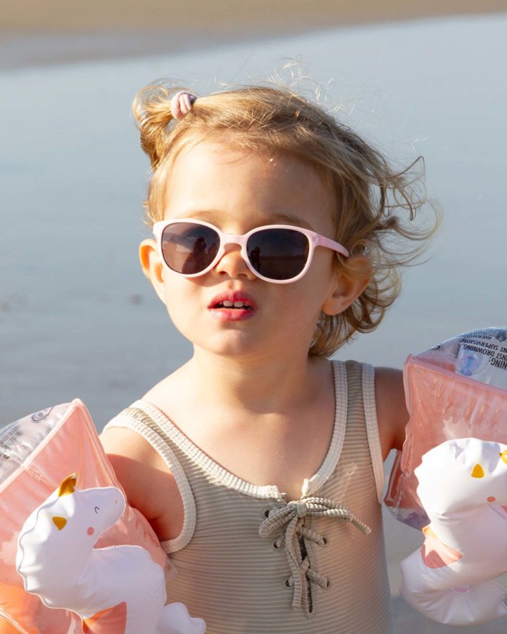LITTLEKIDS_WAZZ_BLUSH_header_v2-720x900 KiETLA Kleinkind Sonnenbrille WAZZ (UV-Schutz 3) mit rosa Rahmen