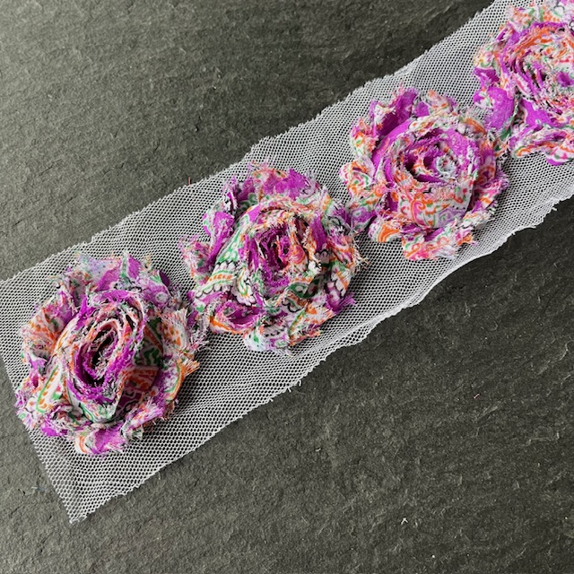 Wowzers Shabby Chic Stoffblume Blüte am Band - Paisley Blume Lila - 3 Blumen