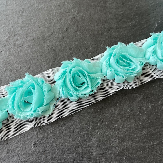 Wowzers Petit Shabby Chic Stoffblume - Mint Grün - 3 Blumen Wowzers Petit Shabby Chic Stoffblume - Mint Grün - 3 Blumen