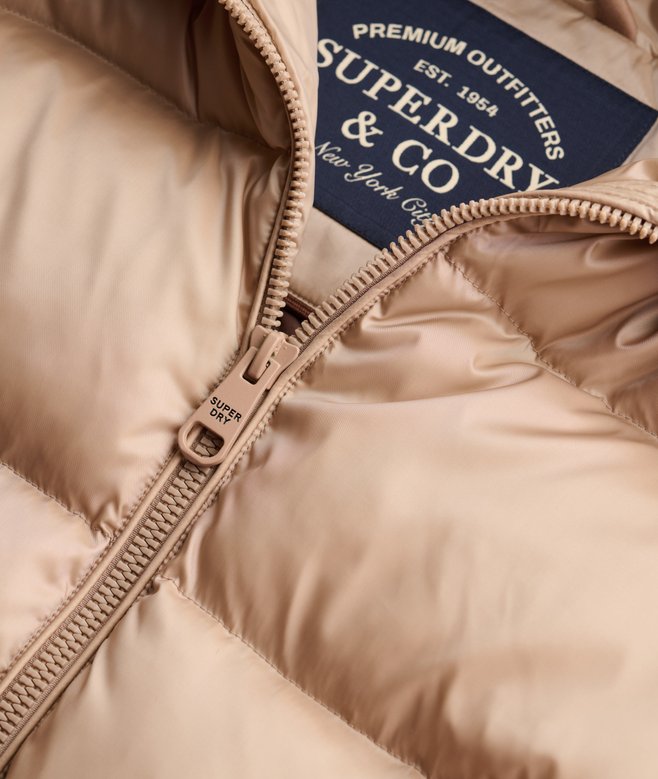 Superdry Damen Glänzende Winter Steppjacke mit Kapuze – Schmale Passform in Mushroom Beige