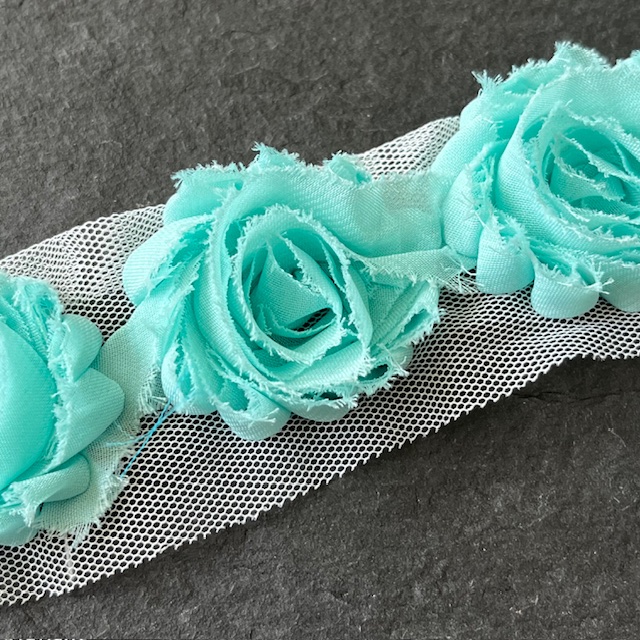 Wowzers Petit Shabby Chic Stoffblume - Mint Grün - 3 Blumen Wowzers Petit Shabby Chic Stoffblume - Mint Grün - 3 Blumen