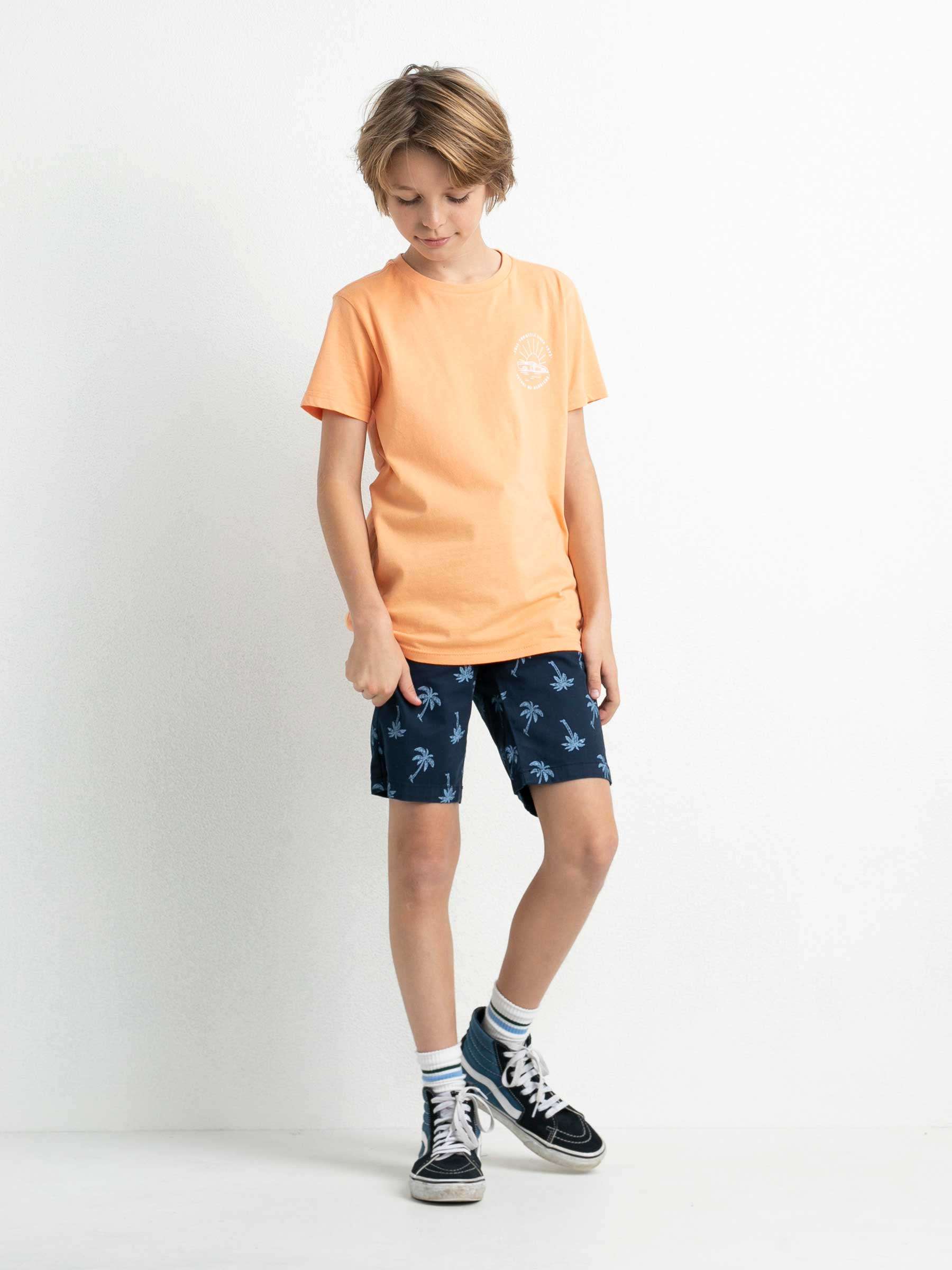 B-1020-SHO526-5152-03_900x1200-2x Petrol Industries Kids Chino Shorts in Blau - Palmen