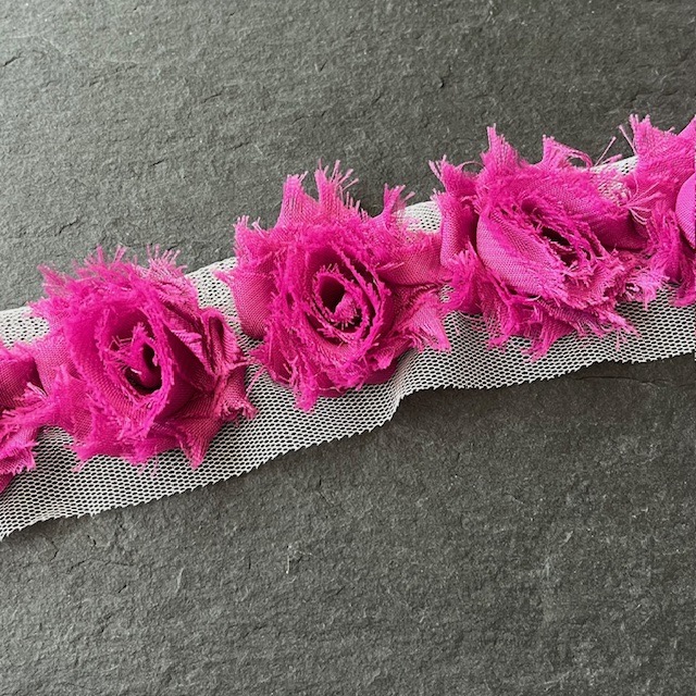 Wowzers Petit Shabby Chic Stoffblume - Plum - 3 Blumen Wowzers Petit Shabby Chic Stoffblume - Plum - 3 Blumen