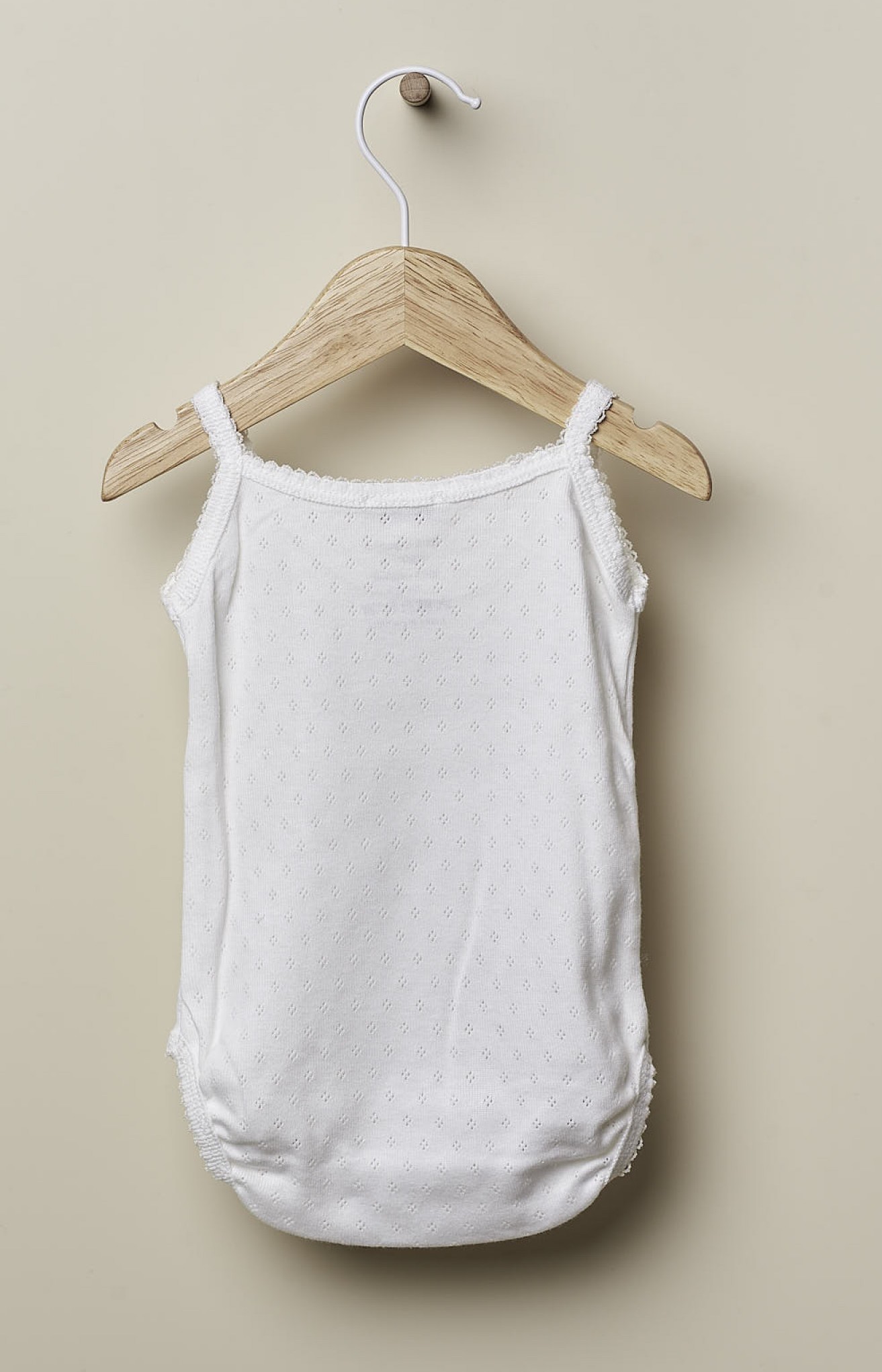 wedoble Ärmelloses Träger Body Bio Baumwolle mit Lochmuster in Creme Weiß wedoble Ärmelloses Träger Body Bio Baumwolle mit Lochmuster in Creme Weiß
