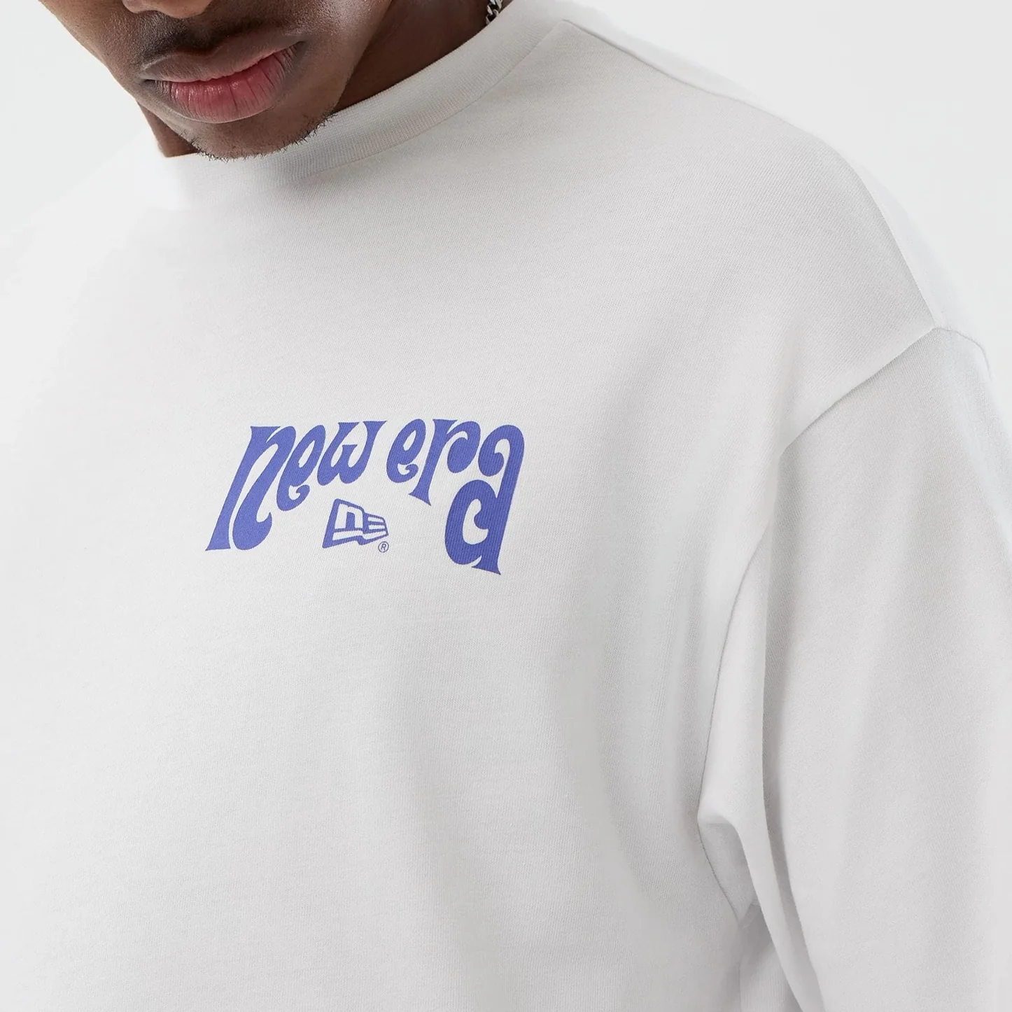 New Era T-Shirt in Weiß & Blau Fun Pizza Graphic Oversized T-Shirt New Era T-Shirt in Weiß & Blau Fun Pizza Graphic Oversized T-Shirt