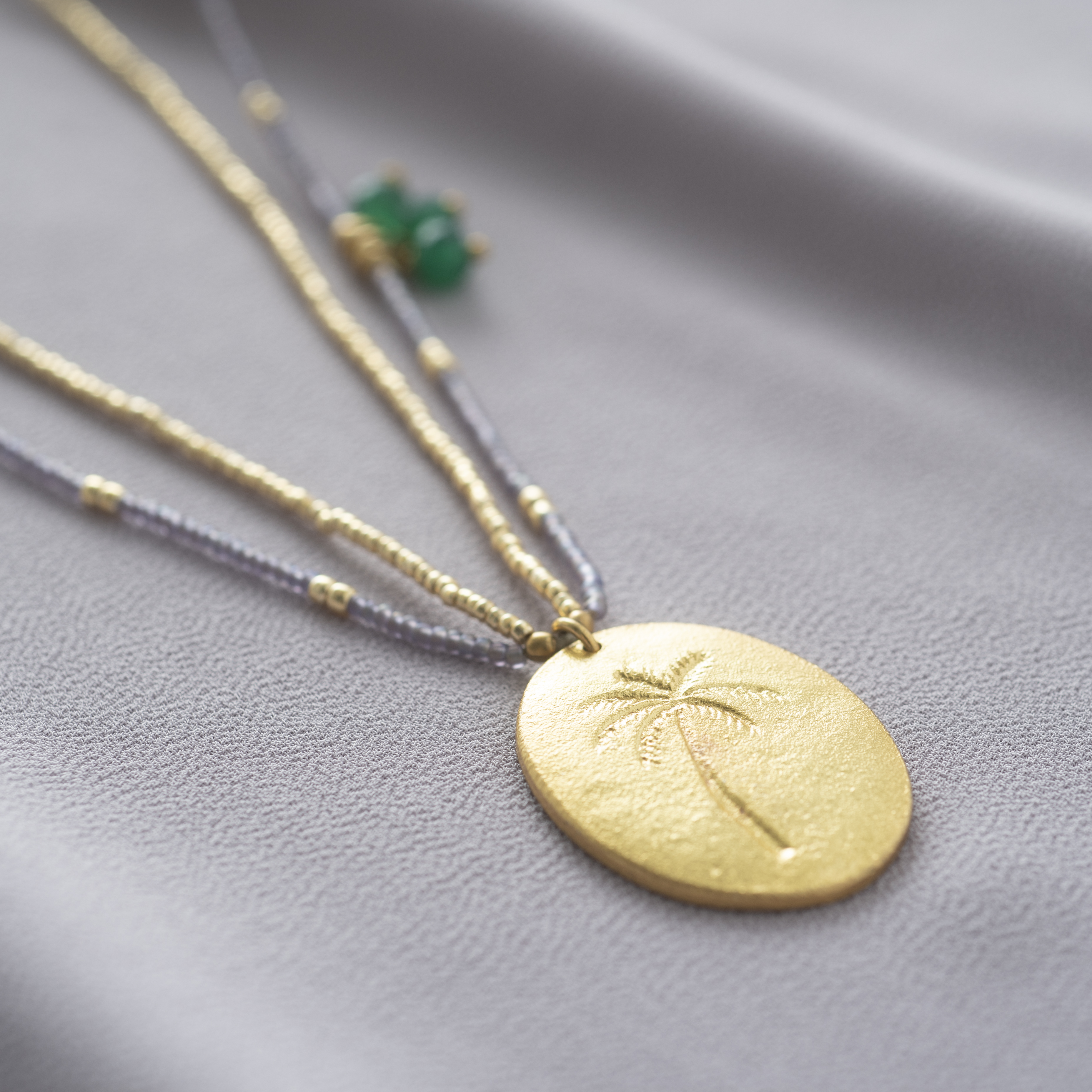 BL30150_Courage-Aventurine-Gold-Necklace_4_A-Beautiful-StoryCLpmadw9C7bJ4 A Beautiful Story Courage Aventurine Gold Halskette
