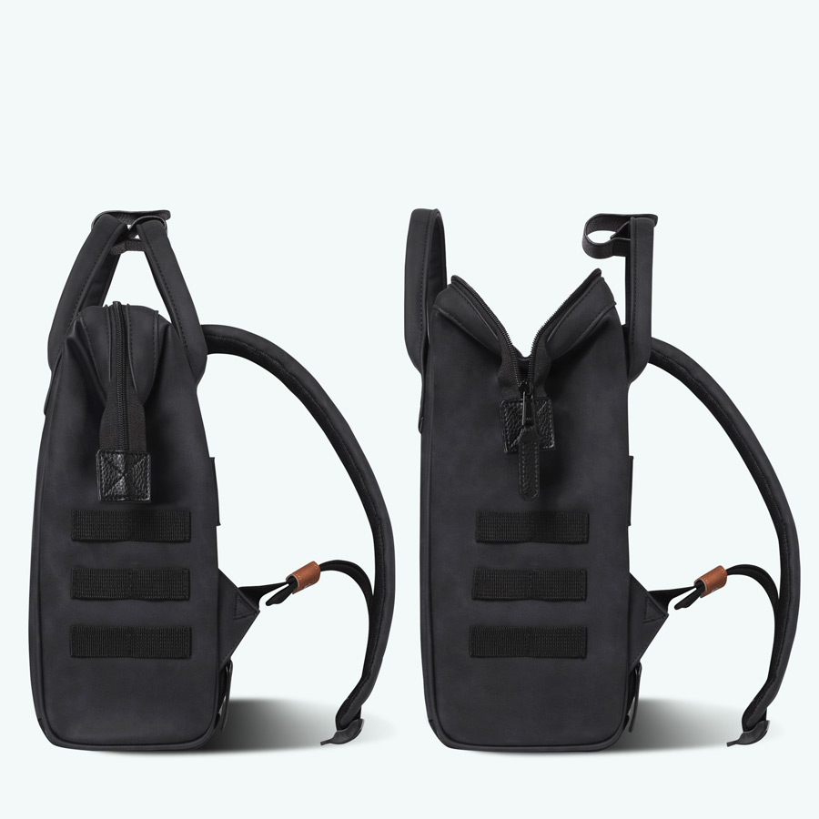 TDM-W22-ADVENTURER-SMALL-LE-HAVRE-COTE-FERME-OUVERT-BD Cabaia Rucksack LE HAVRE Small (mit Laptop-Fach) - Schwarz