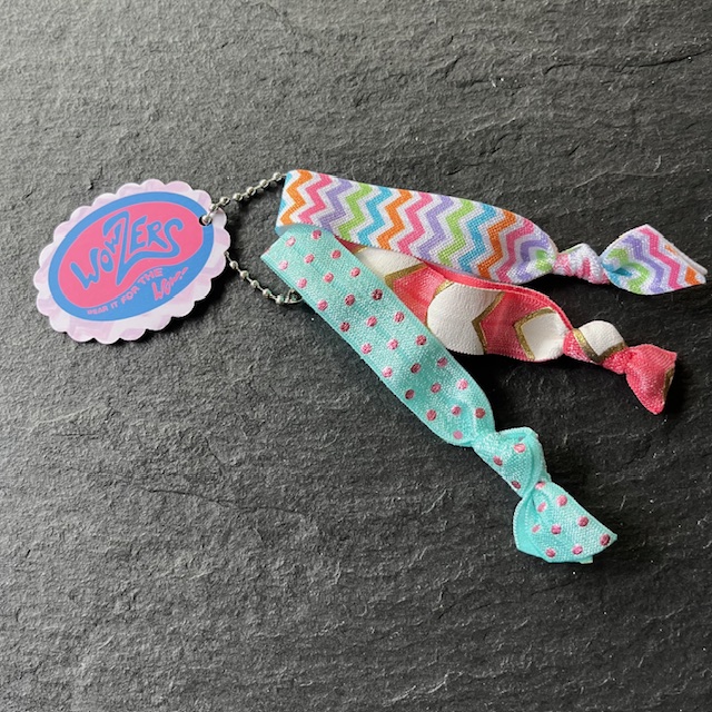 Wowzers Hair Ties Set von 3 Armbänder / Haargummis - Regenbogen Chevron Wowzers Hair Ties Set von 3 Armbänder / Haargummis - Regenbogen Chevron