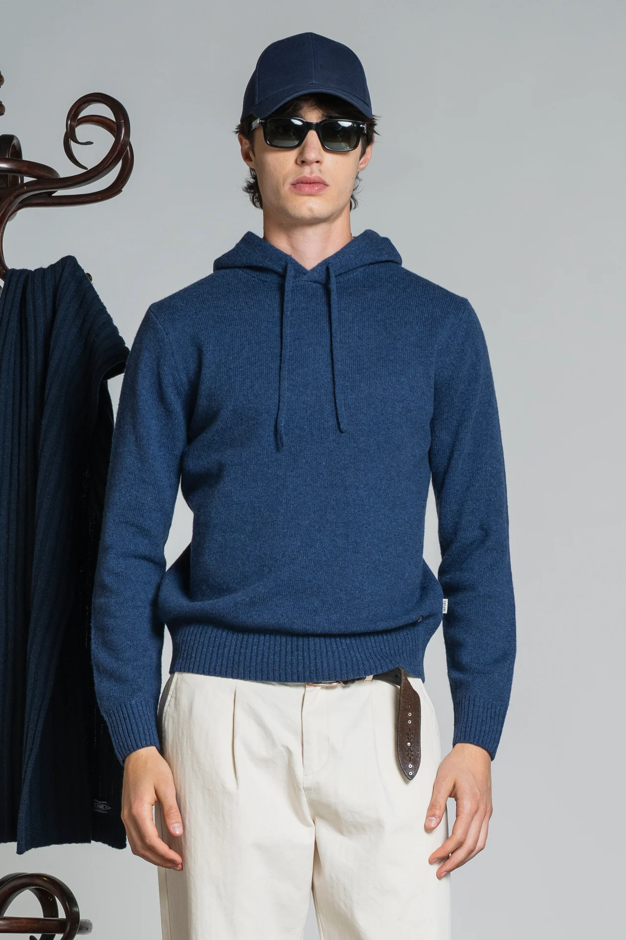 IMPURE Gerard Lammwolle Strick Hoodie Wolle Pullover in Denim Blau IMPURE Gerard Lammwolle Strick Hoodie Wolle Pullover in Denim Blau