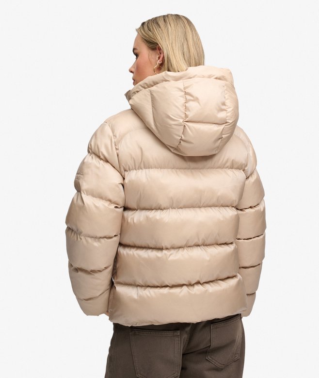 Superdry Damen Glänzende Winter Steppjacke mit Kapuze – Schmale Passform in Mushroom Beige