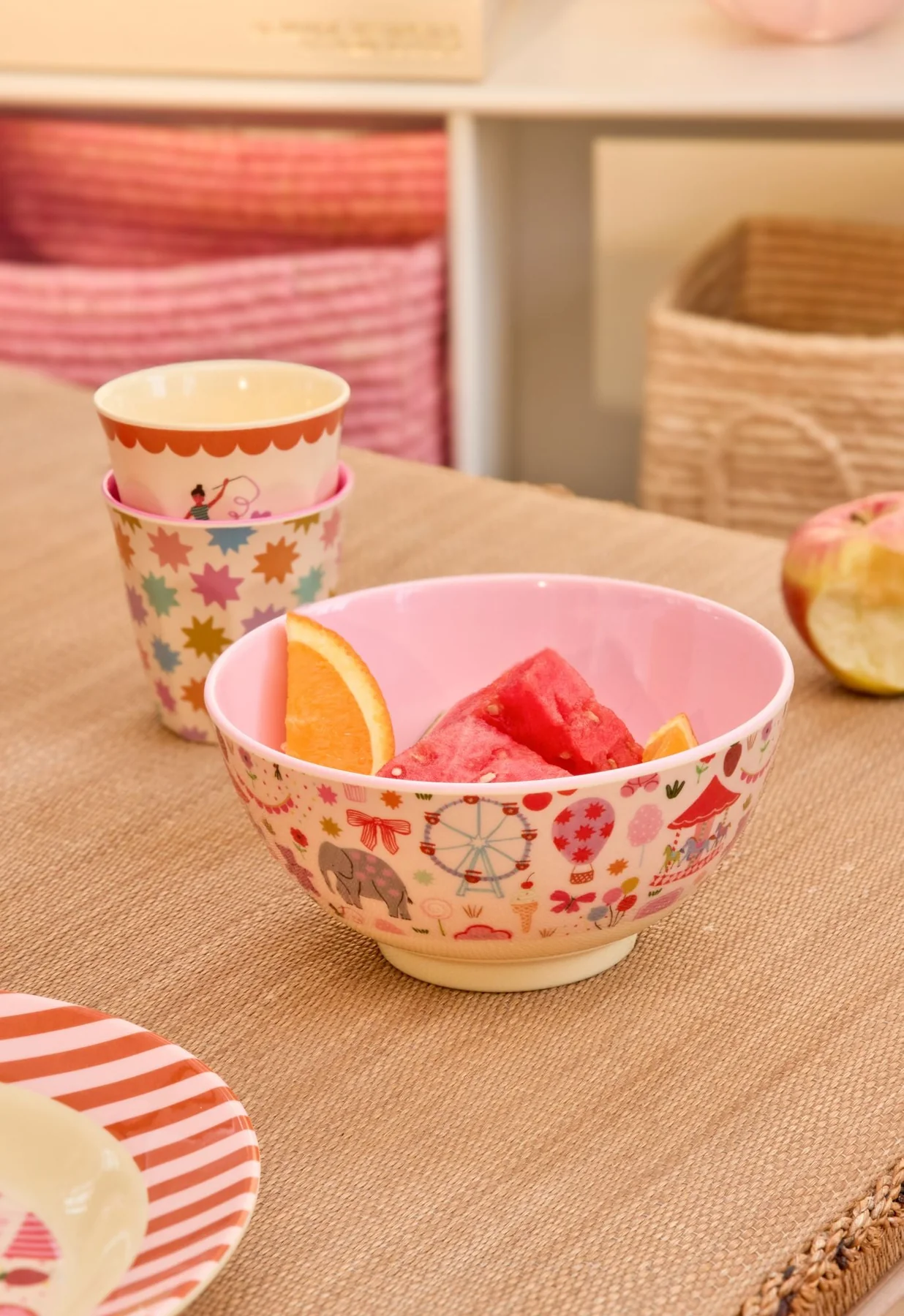RICE Mittelgroße Kinderschüssel - Pink - Fun Fair Print in Rosa RICE Mittelgroße Kinderschüssel - Pink - Fun Fair Print in Rosa